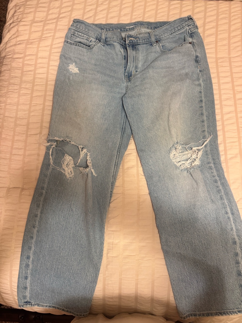 Old Navy Light Wash Distressed Boyfriend Jeans. So cute!!